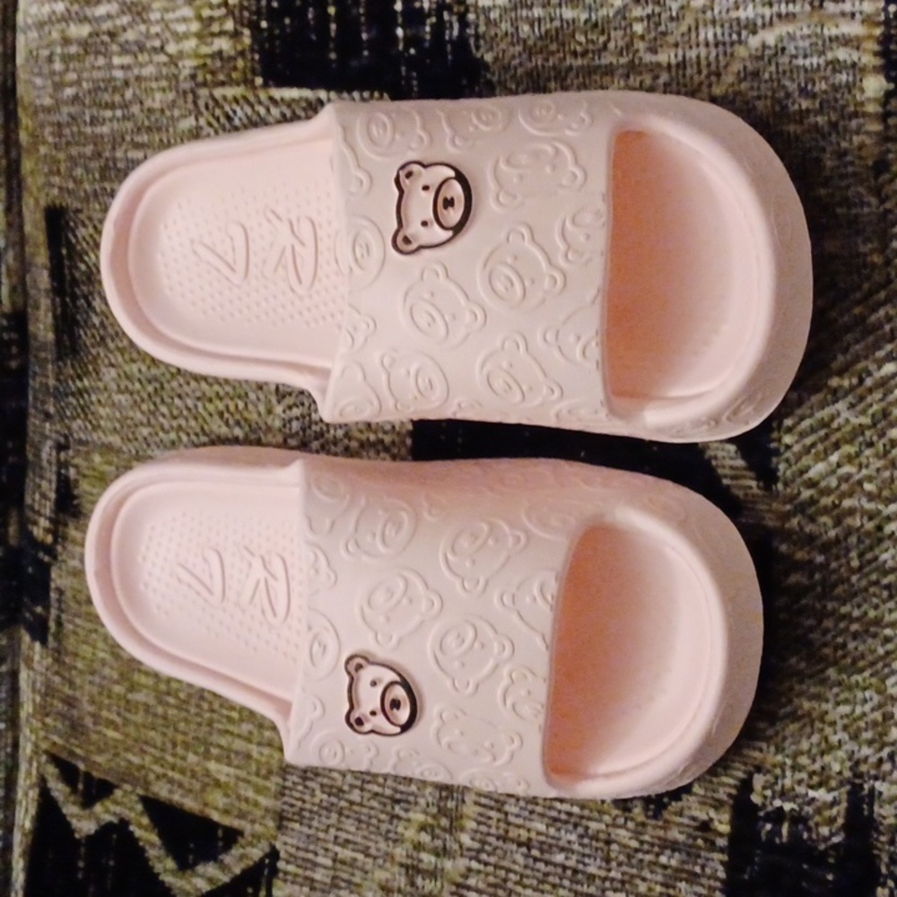 4/$40 New Pink Teddy Bear Slides - Size Eur 40-41
